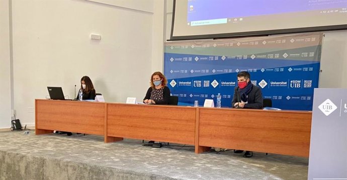 (I-D) La Coordinadora De Comisión De Expertos Sobre Explotación Sexual A Menores Tutelados En Mallorca, Noemí Pereda; La Directora Insular De Infancia Y Familia, Mari ngeles Fernández; Y El Presidente Del IMAS, Javier De Juan.