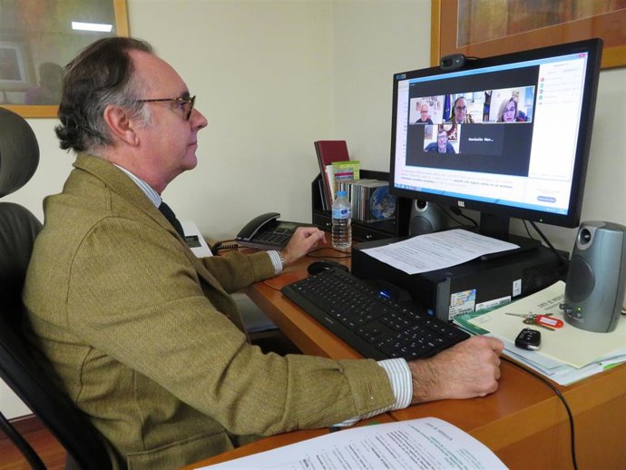 El delegado territorial de Empleo, Formación, Trabajo Autónomo, Transformación Económica, Industria, Conocimiento y Universidadesen Huelva, Antonio Augustín, en la inauguración de la IV Jornada Historia Faja Pirítica Ibérica.