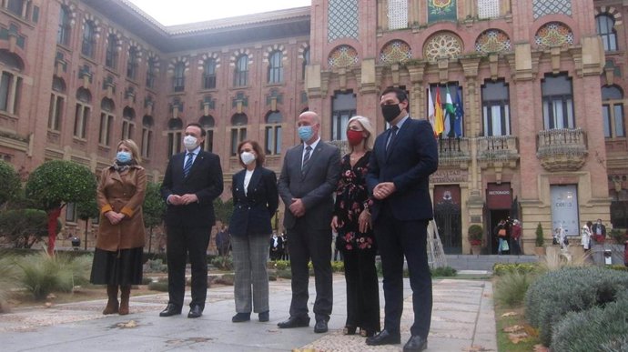 Carmen Calvo con Patricia del Pozo, Antonio Ruiz, José María Bellido, Sandra García y José Carlos Gómez Villamandos