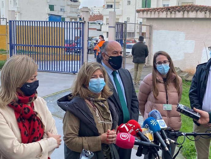 Isabel Paredes con el alcalde de Algeciras y la subdelegada de la Junta en el Campo de Gibraltar