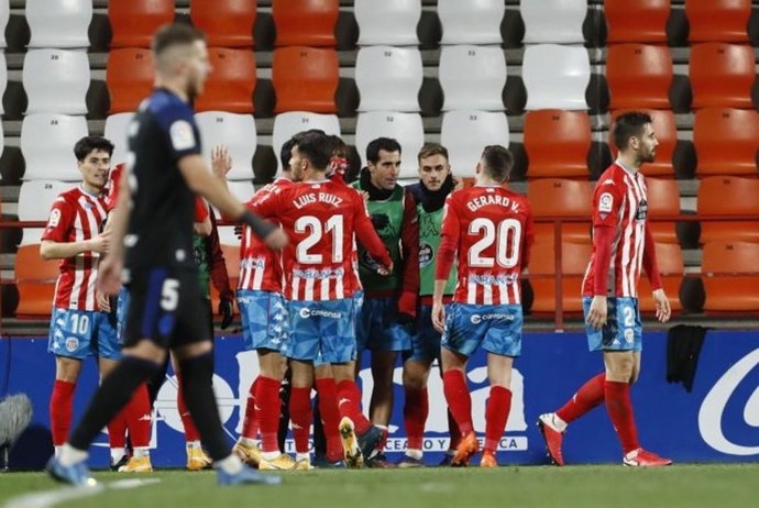 El Lugo derrota a la Ponferradina en el Anxo Carro