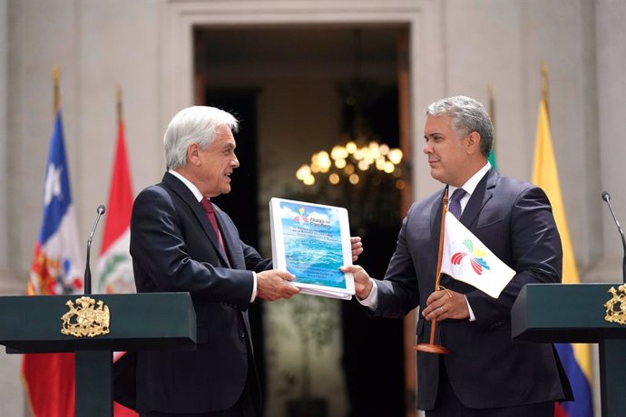 El presidente de Chile, Sebastián Piñera, entrega la presidencia 'pro tempore' de la Alianza del Pacífico al presidente de Colombia, Iván Duque, en Santiago de Chile