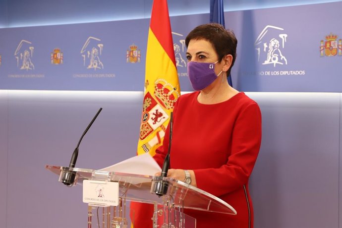 La portavoz parlamentaria de Bildu en el Congreso, Mertxe Aizpurua, en rueda de prensa