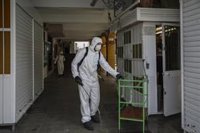 30 municipios andaluces superan 500 casos por 100.000 habitantes, 38 menos en una semana y 279 menos en un mes