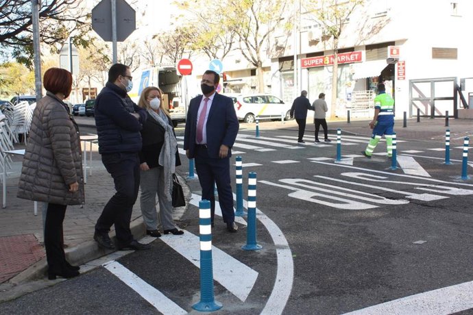 El Ayuntamiento avanza en el plan de mejora de la señalización y la seguridad vial en la barriada de Alcosa