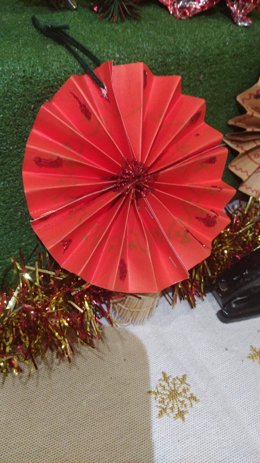 Ayuntamiento promueve este fin de semana un nuevo taller online de adornos navideños de cartón para familias.