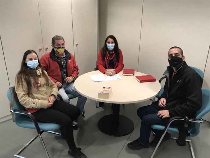 Podemos Granada traslada su apoyo al sector del taxi y critica la "falta de ayudas" de la Junta