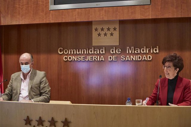 El viceconsejero de Salud Pública y Plan Covid-19 de la Comunidad de Madrid, Antonio Zapatero, y la directora general de Salud Pública, Elena Andradas.