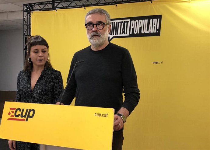 El diputado de la CUP en el Parlament, Carles Riera, y la exconcejal por Barcelona Maria Rovira.