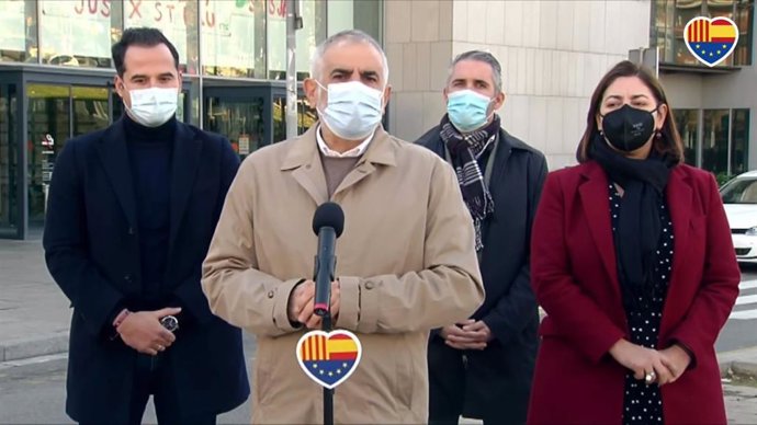 El líder de Cs a Catalunya, Carlos Carrizosa, al costat del vicepresident de la Comunitat de Madrid, Ignacio Aguado, la líder de Cs a l'Ajuntament de Barcelona, Luz Guilarte, i el diputat de Cs en el Parlament Jorge Soler