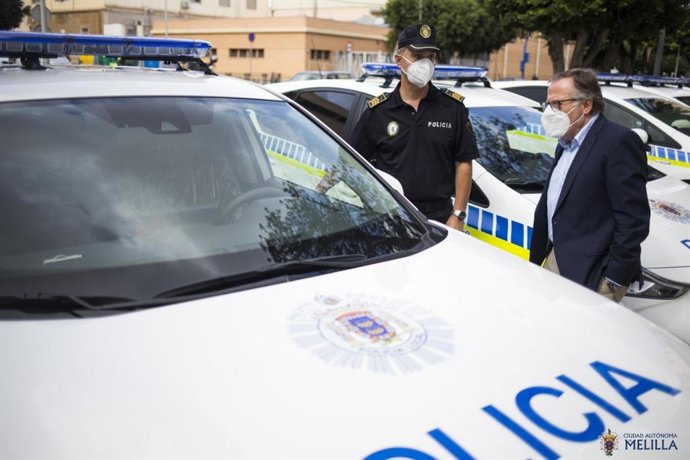 El presidetente de Melilla Eduardo de Castro en una visita a la Policía Local.Jpg