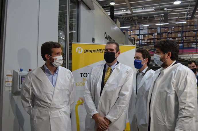 Pablo Casado, junto a López Miras y el presidente de la Cooperativa, Enrique Ayuso