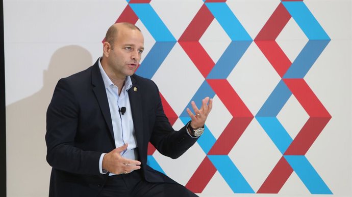 El precandidato a la presidncia del FC Barcelona Xavi Vilajoana en la inauguració de la seva seu electoral, en el 125 de Rambla Catalunya (Barcelona)