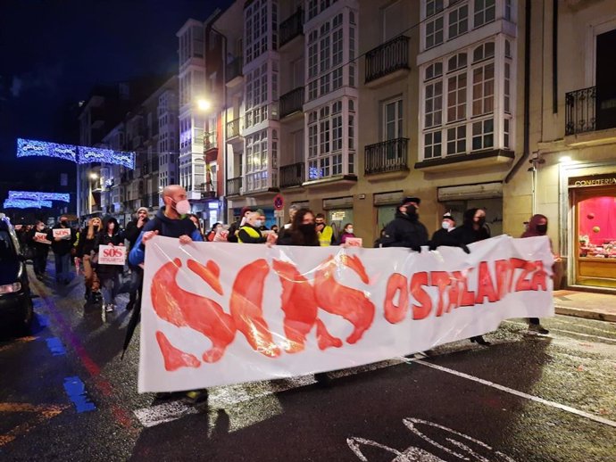 Manifestación en Vitoria en apoyo al sector de la hostelería de Álava.