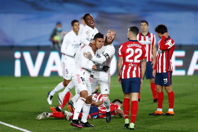 Carlos Henrique Casemiro celebra el 1-0 del Real Madrid en el derbi ante el Atlético