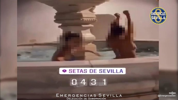 Jóvenes se bañan en una fuente tras una fiesta y lo publican en Instagram