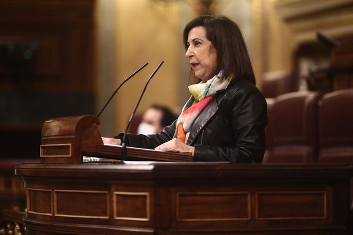 La ministra de Defensa, Margarita Robles, intervé durant una sessió plenria a la cambra baixa.