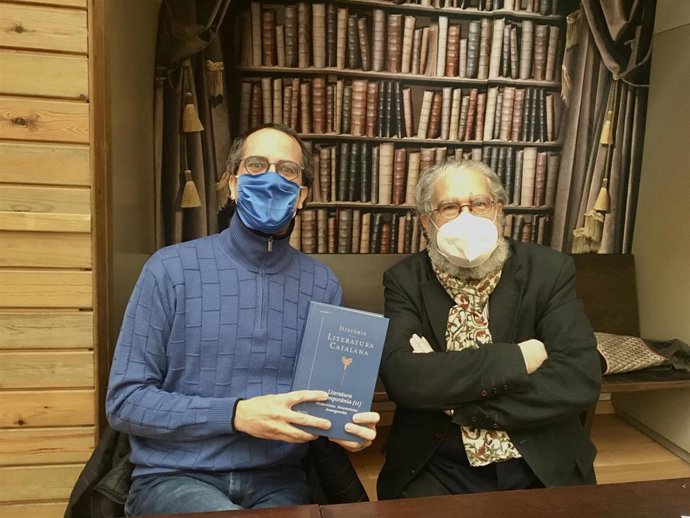 Jordi Marrugat y lex Broch presenta el sexto tomo de Histria de la literatura catalana