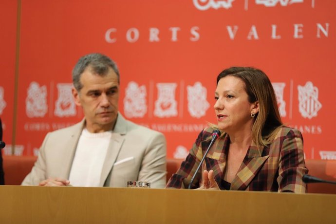El líder de Cs en la Comunitat, Toni Cantó, y la diputada María Quiles en rueda de prensa en Les Corts