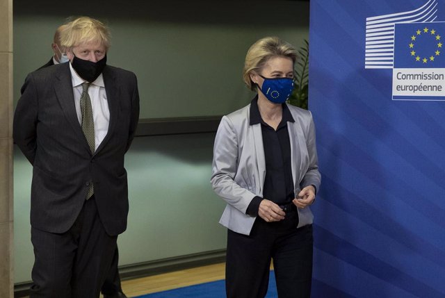 09 December 2020, Belgium, Brussels: UK Prime Minister Boris Johnson (L) welcomed by European Commission president Ursula von der Leyen ahead of their dinner meeting to discuss the Brexit issues. Photo: Aaron Chown/PA Wire/dpa