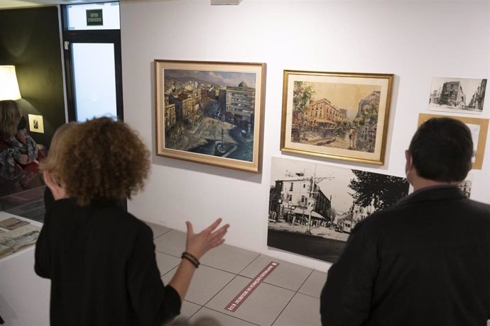 Cuadros en la exposición de fondos especiales de la Fudació Iluro en Mataró (Barcelona).