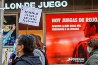 Trabajadores de salones de juego exigen a Podemos e IU que dejen de "criminalizarles"