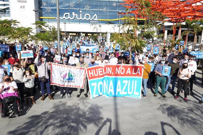 Concentración de vecinos de Huelin contra la zona azul