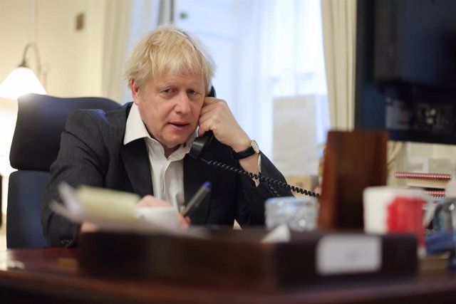 HANDOUT - 13 December 2020, England, London: UK Prime Minister Boris Johnson briefs members of the Cabinet from his office at 10 Downing Street after his call with European Commission President Ursula von der Leyen. Photo: Andrew Parsons/No10 Downing St