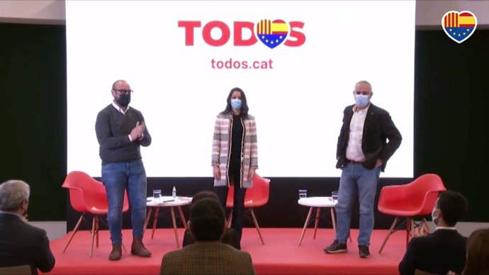 La presidenta de Cs,  Inés Arrimadas, el líder de Cs a Catalunya, Carlos Carrizosa, i l'eurodiputat de Cs, Jordi Cañas, en una trobada aquest diumenge.