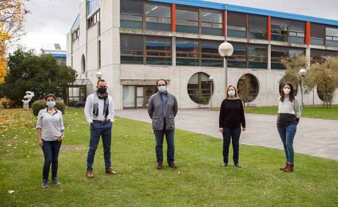 Yaneth Cardona, Jonathan Torrez, Antonio Gil, Sophia Korili y Leticia Santamaría, del grupo de investigación 'TAMA' de la UPNA
