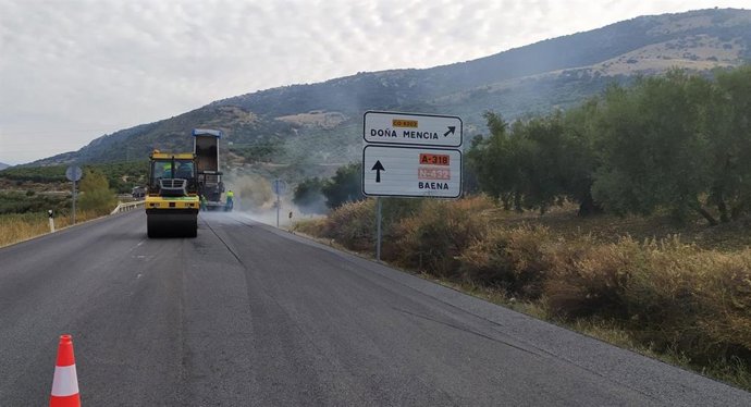 La Junta invierte más de 58.000 euros en la carretera A-318 en Doña Mencía.