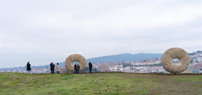 Instalación 'Espellos' del artista Manolo Paz en el mirador del Gaiás, en la Cidade da Cultura