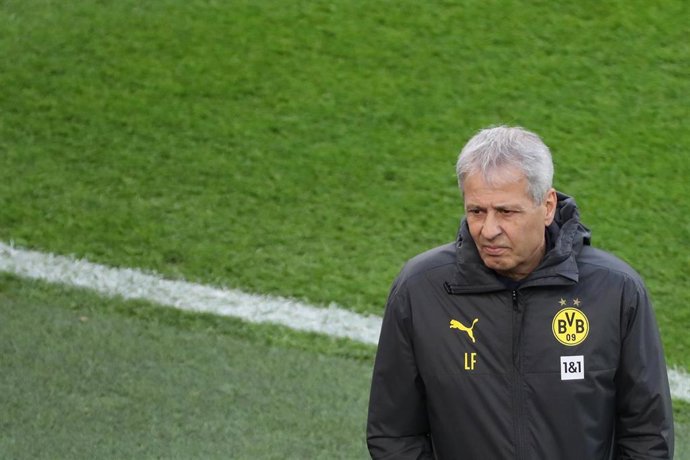 Lucien Favre como técnico del Borussia Dortmund