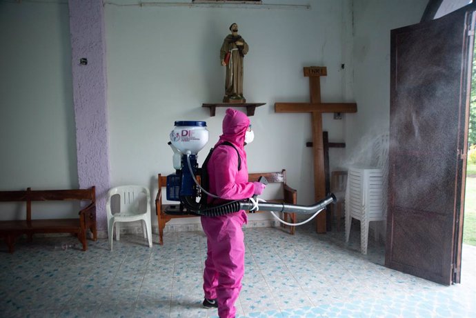 12 May 2020, Mexico, Heroica Veracruz: Ahealth worker sprays disinfectant during sterilization works at the rural community of Teocelo, where Coronavirus (COVID-19) infections have been reported. Photo: Hector Adolfo Quintanar Perez/ZUMA Wire/dpa