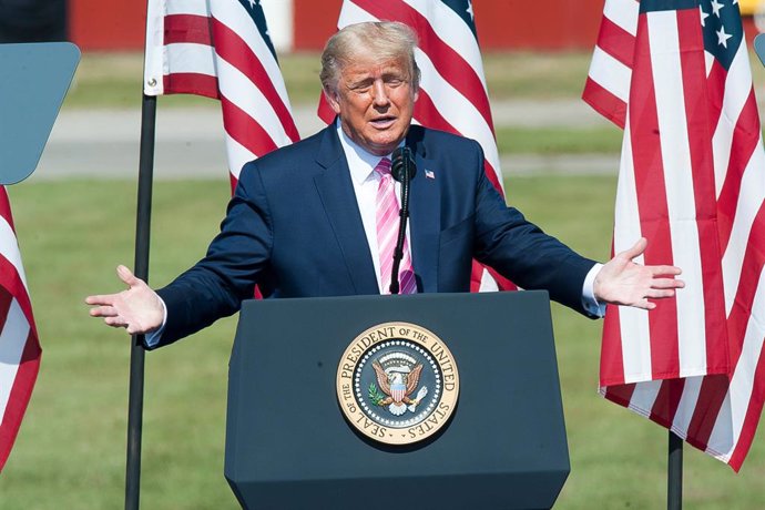 24 October 2020, US, Lumberton: US President Donald Trump greets speaks to his  supporters during the Fighting for the Forgotten Men and Women rally at the Robeson County Fairgrounds. Photo: Jason Moore/ZUMA Wire/dpa