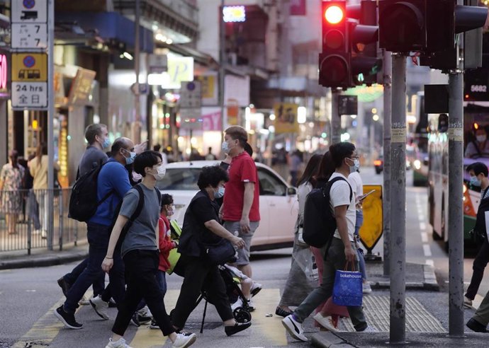 Los habitantes de Hong Kong harán frente a partir de este miércoles a una nueva ronda de restricciones, cuando la ciudad de halla inmersa en la cuarta ola de coronavirus.