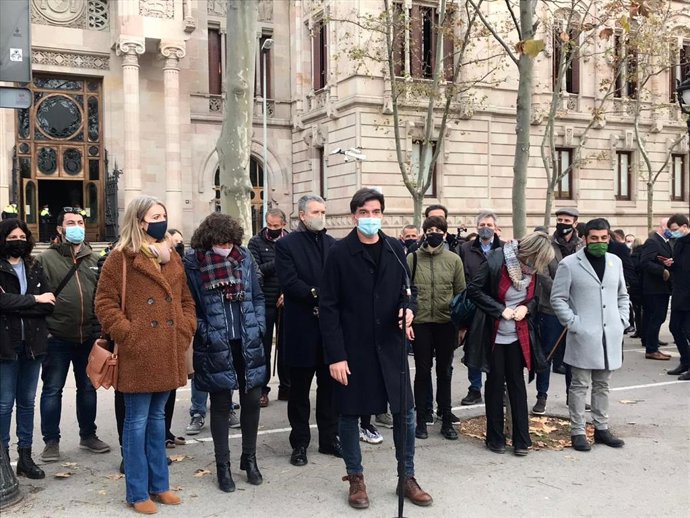 El president d'ERC al Parlament, Sergi Sabri, dona suport al conseller d'Acció Exterior, Bernat Solé, al TSJC.
