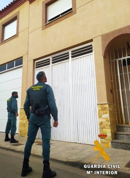 Agentes de Guardia Civil en Balerma (Almería)