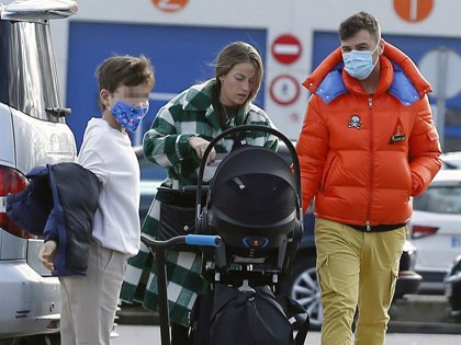 Fonsi Nieto, día en familia junto a Marta Castro y sus dos hijos