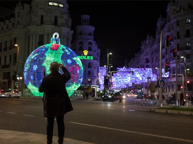 Esta Navidad muchas personas pasarán las fiestas lejos de su familia y de sus seres queridos