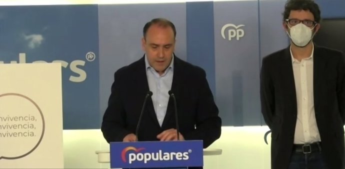 El secretario general del PP catalán, Daniel Serrano, en rueda de prensa para presentar la campaña de Navidad de su formación
