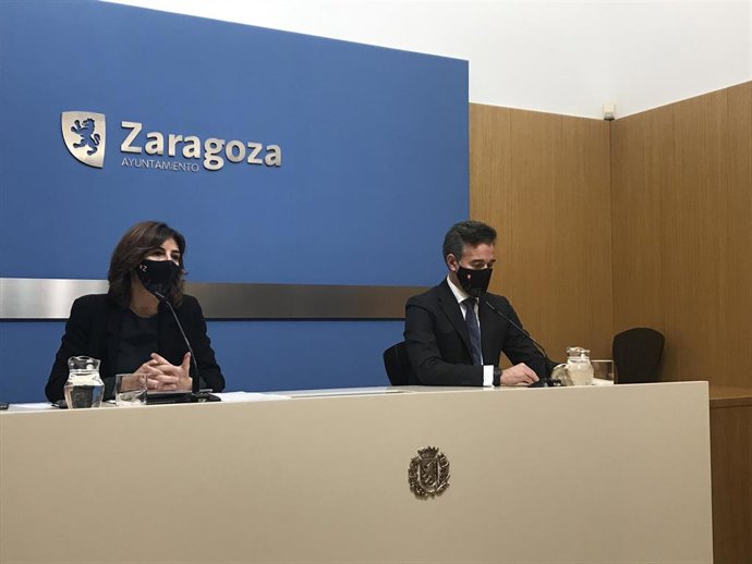 La concejal de Vivienda, Carolina Andreu, y el consejero municipal de Urbanismo, Víctor Serrano