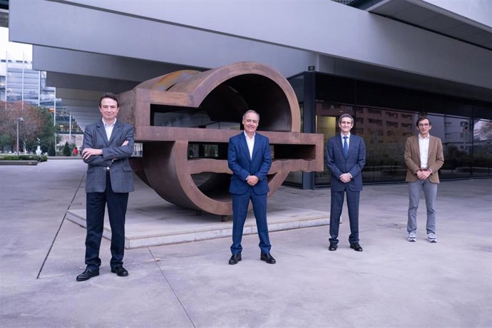 Arturo Gonzalo, D.G. De Personas y Organización de Repsol; Javier Rodríguez Zapatero, Presidente de ISDI; Luis Cabra, D.G. De Desarrollo Tecnológico, Recursos y Sostenibilidad de Repsol; y Rodrigo Miranda, D.G. De ISDI.