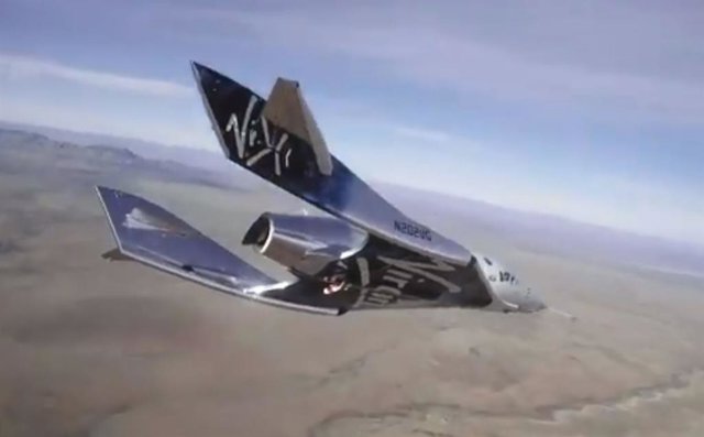 VSS Unity en descenso tras el fallo de su motor de cohete