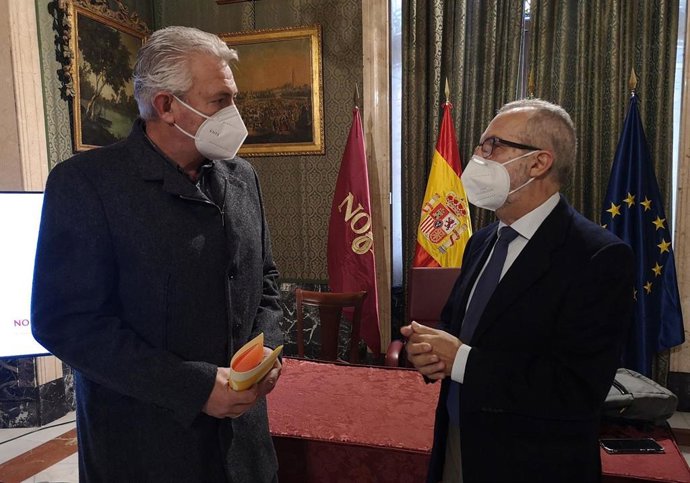Aumesquet junto a Flores, durante la rueda de prensa