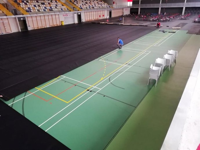 El pabellón de La Tejerona, en Gijón, cuando se habilitó para alojar a personas sin hogar ante la crisis sanitaria del coronavirus