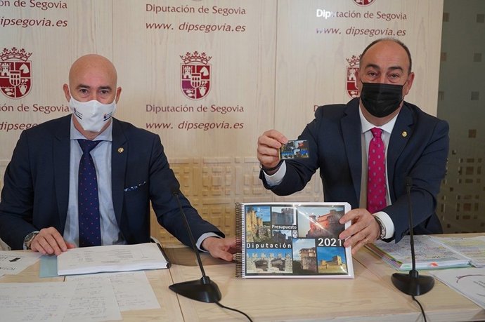Miguel Ángel de Vicente y Óscar del Moral durante la presentación de los presupuestos de Diputación para 2021.