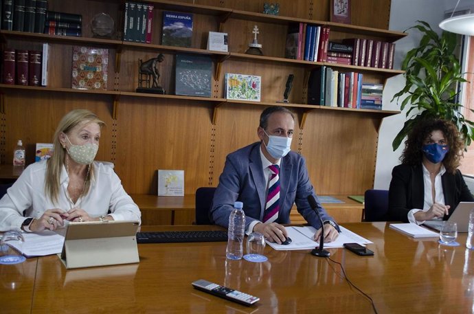 Nota+Foto+Sonido/ El Gobierno Regional Refuerza Las Área S De Sanidad Y Educación Con La Convocatoria De Más De Un Millar De Plazas De Sanitarios Y Docentes