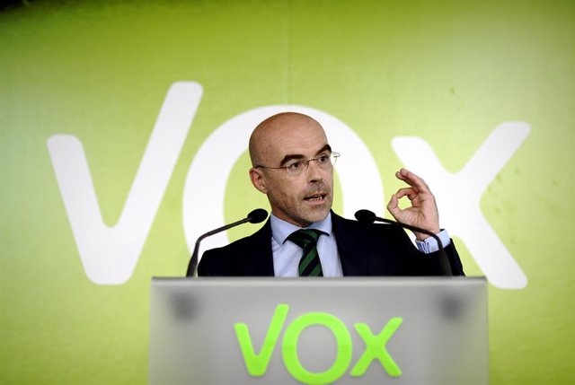 El eurodiputado de Vox Jorge Buxadé, ofrece un rueda de prensa tras la reunión del Comité de Acción Política del partido, en Madrid (España), a 14 de septiembre de 2020.