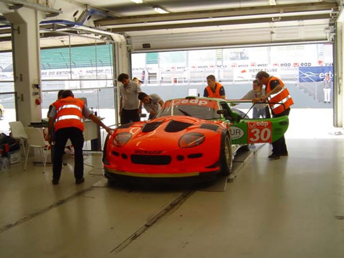 Los alumnos de Grado en Mecánica de la UCAV podrán ejercer como comisarios técnicos en las competiciones de automovilismo.